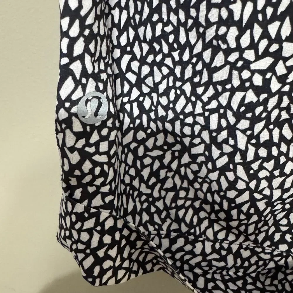 Lululemon black and white printed ribbon tie shirt size 8
